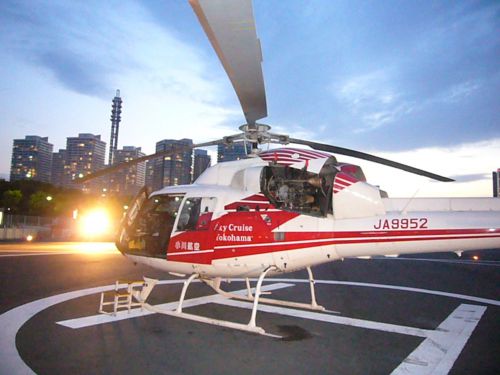 飛ぶ前のヘリ。近くで撮影できます