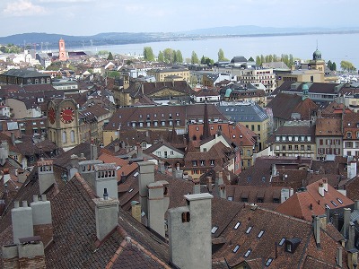 牢獄塔のてっぺんから見るヌーシャテルの眺め