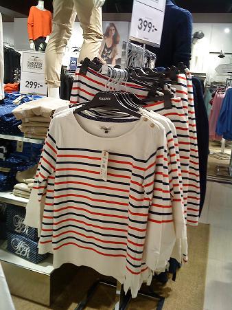 セーラーをイメージした婦人服