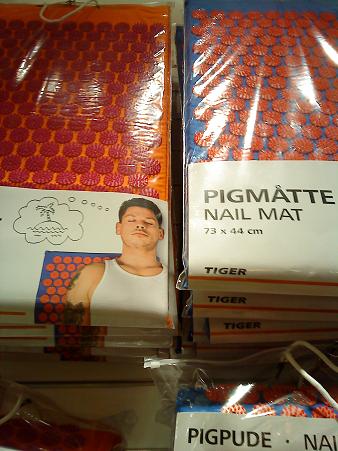 北欧ではおなじみの雑貨店「タイガー」でも取り扱い、1枚2500円程度とかなりお手頃に