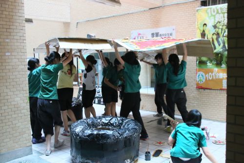 どいて、どいて〜〜〜