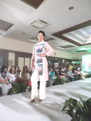 白でシャープな印象