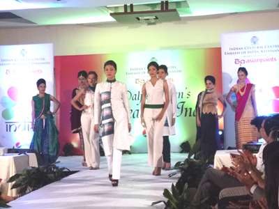 蓮の花のテキスタイル