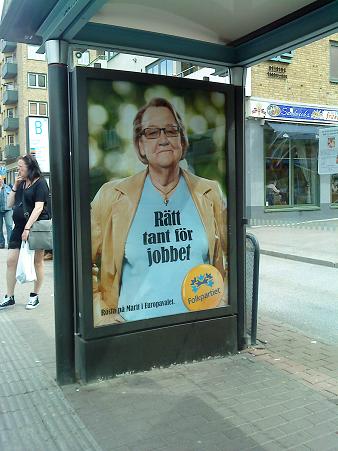 ポスターもよく見る選挙活動