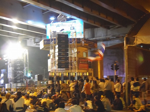 軍はデモも規制するそうですが…