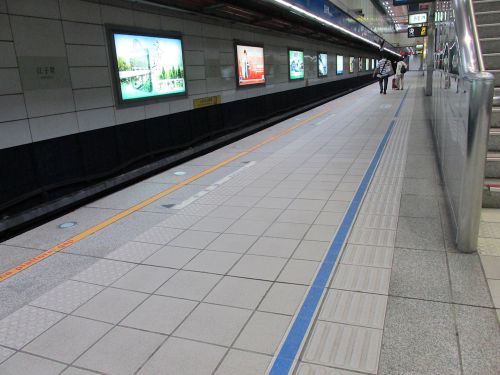 MRT板南線（バンナンシェン）の江子翠（ジャンズーツイ）駅