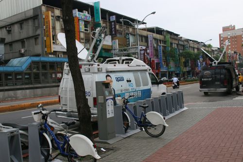 TVの中継車両も来ています