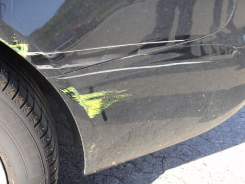 黄色いバスにこすられたあと