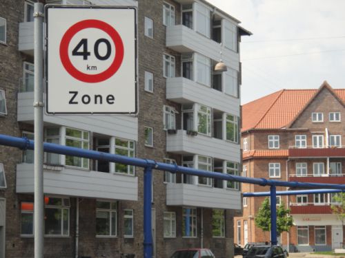 ４０キロ制限の看板