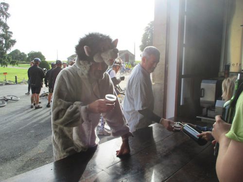 全身着ぐるみの方もチラホラ