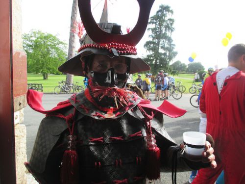 かぶと着用の方も登場！