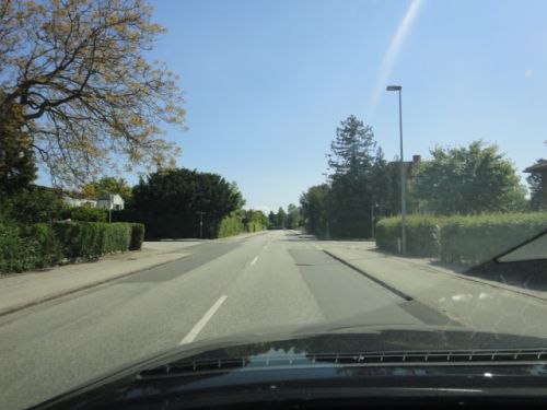 道路標識が全くありませんが、その場合は５０キロ制限です