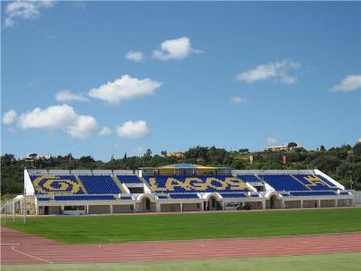 多くの選手たちが汗を流す、南ポルトガル・ラゴス市のサッカー場