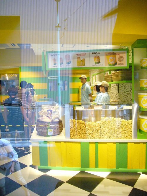 お店はこんな感じ。取材中でした