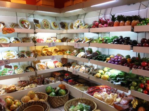 八百屋さん…ではなく、すべて作り物（サンプル）です