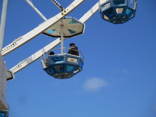 吹きさらしの観覧車
