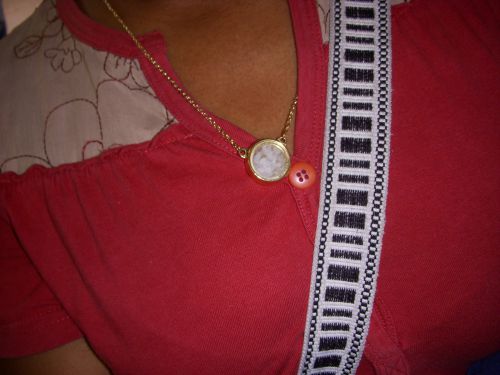 悪いことから身を守る岩塩の入ったペンダントヘッド