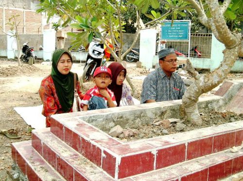 この時期にお墓参りをする人も多い。写真は一般的なイスラムのお墓