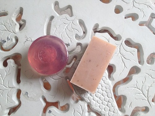 右がボディー用、左が新登場のフェイス用