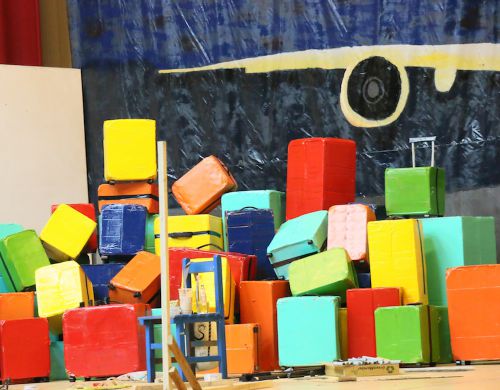 スーツケースに見立てたセット