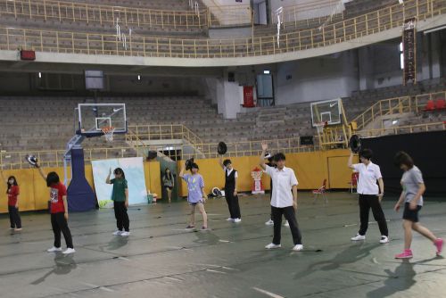 ダンスも立ち位置などを入念に確認します