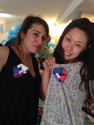 ゲストはみんな、妊婦さんお手製のバッジを付けます