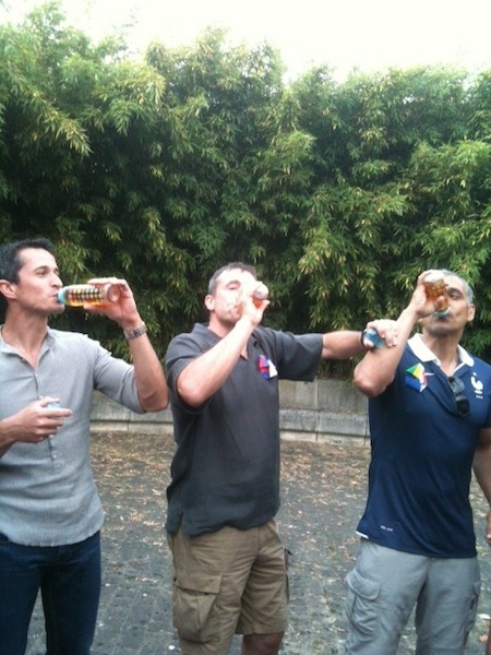 哺乳瓶ビールはや飲み競争（笑）