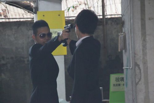 え、えぇっ！！！　ここは学校でしょ？