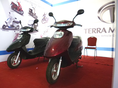 普通のスクーターと変わりは無いように見えます