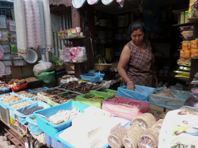 いろんな乾物が売られています