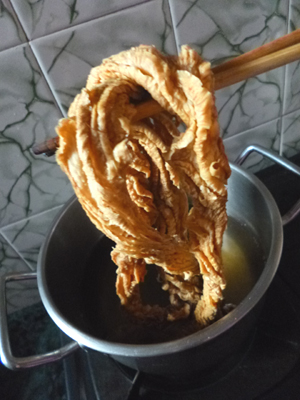 汚れが付着しているので、よく洗いましょう