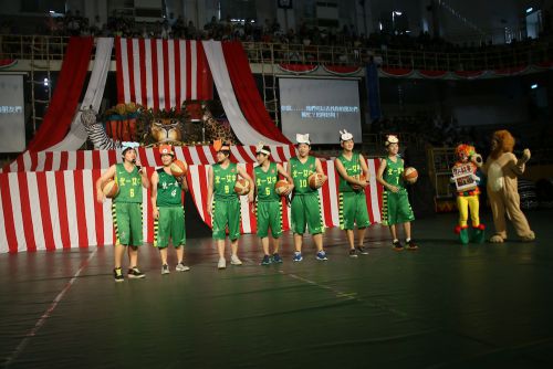 ライオンのひと吠えで集まったのは……