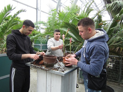 生物学を学んでも、見習いの場を見つけるまでが大変