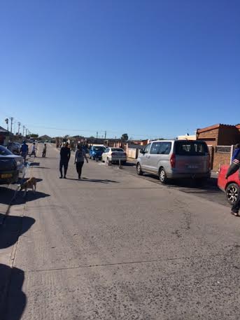 お店の前の通りの様子。意外ときれいでした