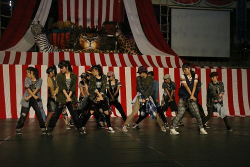 在校生によるダンス披露