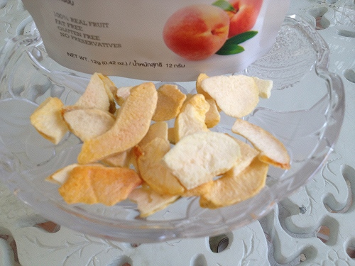 ドライピーチ。タイで普通に桃を食べるより美味しいです…