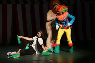 酔っぱらいのマジシャン（左）