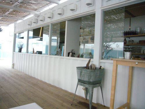 こちらはキッチン。作っている様子が見られます