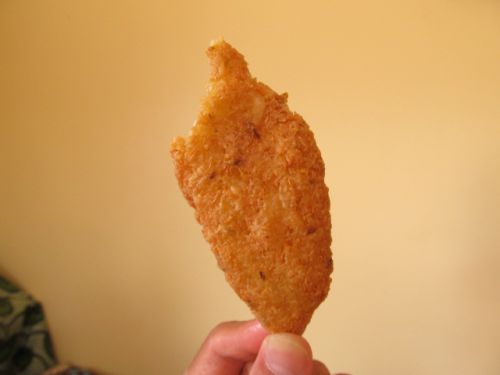 カリカリの食感がクセになります♪　一つ100ウガンダシリング（約4円）