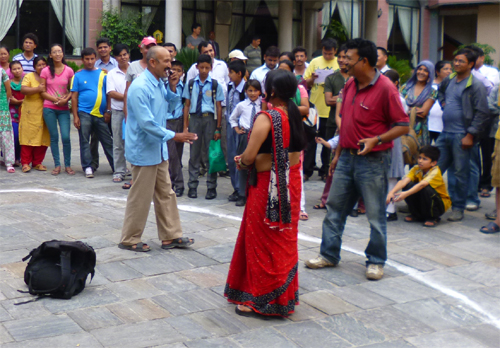 中央にあるのは非常持ち出し袋？