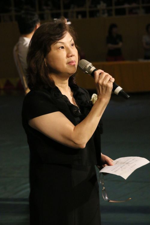 卒業証書授与前の一コマ