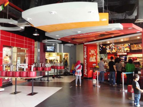 とある地方のケンタッキーフライドチキンの店内。こちらは夕方まではテークアウトのみです