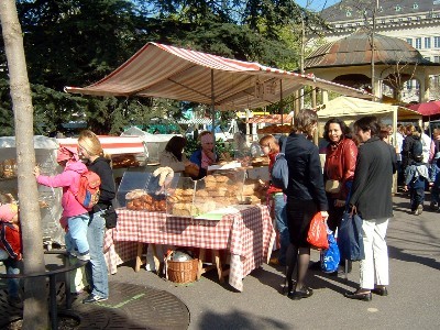 蚤の市に行くと・・・いるいる！