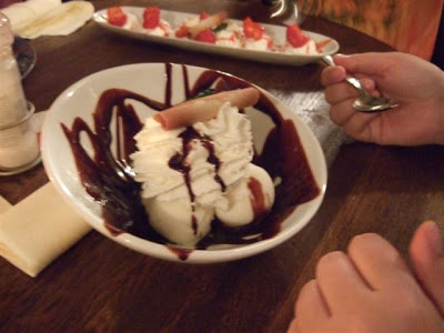 デザートのアイスクリームの販売数も急上昇したとか。