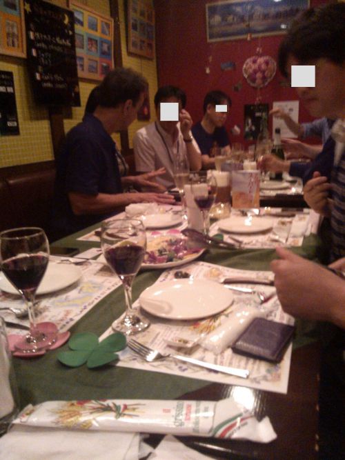 まずはワインと前菜から