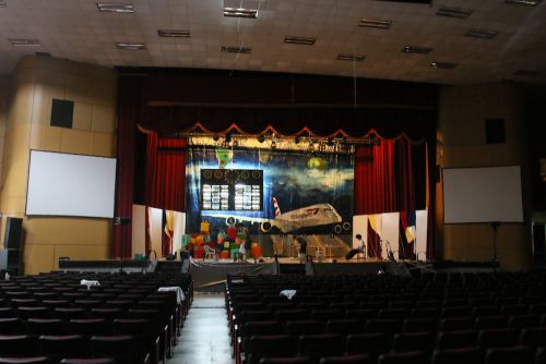 卒業式前夜の会場の様子