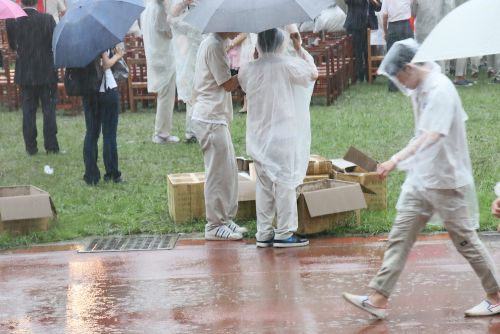 用意された簡易雨がっぱ