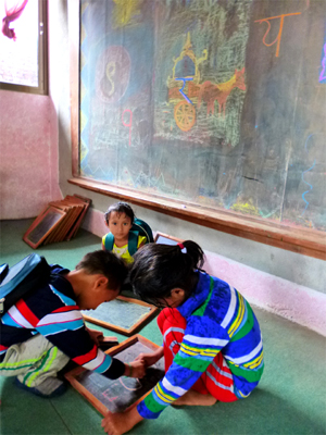 夢中になって描いています。