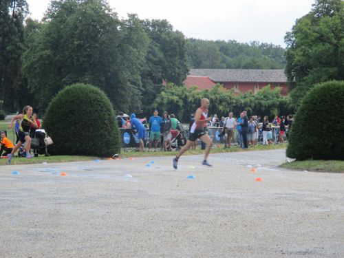 午前はアマチュア、午後はプロの部