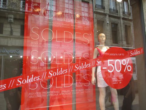 それぞれの店前は”ソルド感”満載